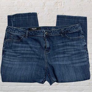 Simply Vera Medium Wash Raw Hem Mid-Rise Capri